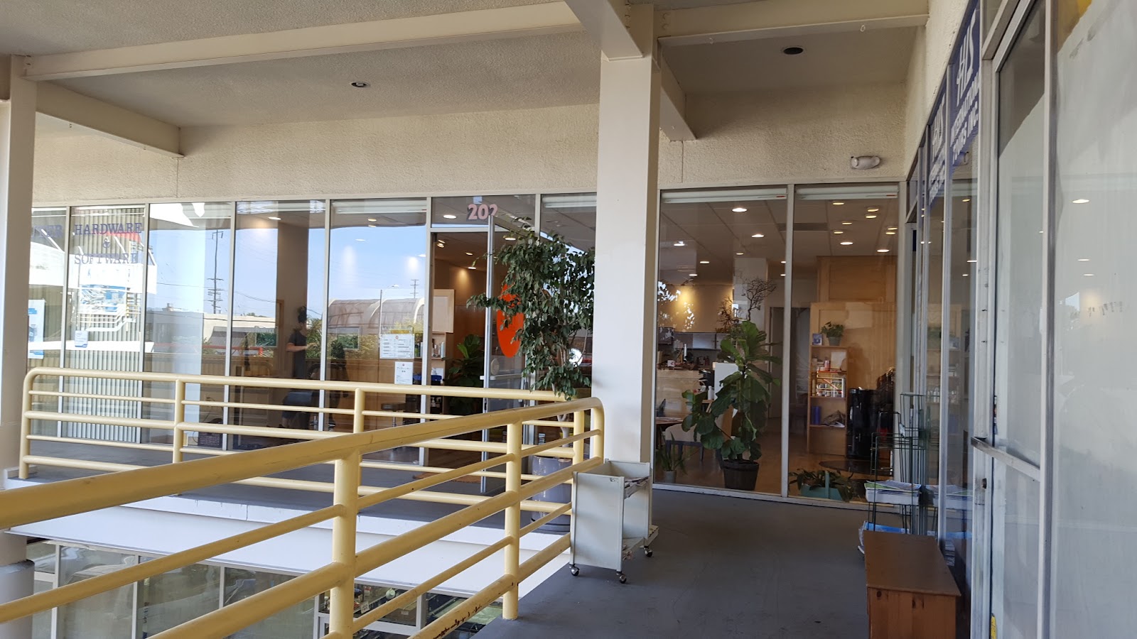 Loops Hair Studio and its Sawtelle surroundings